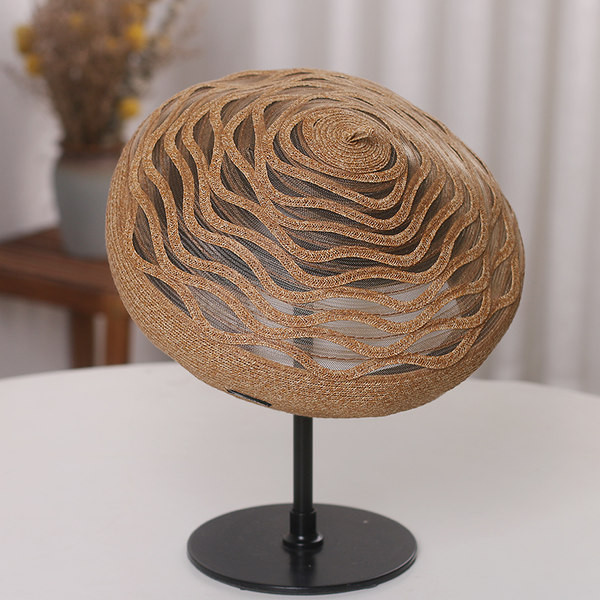 Palarie de dama tip bereta potrivita pentru primavara