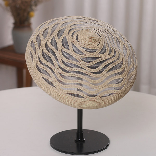 Palarie de dama tip bereta potrivita pentru primavara