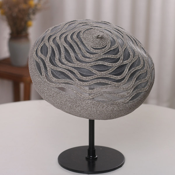 Palarie de dama tip bereta potrivita pentru primavara