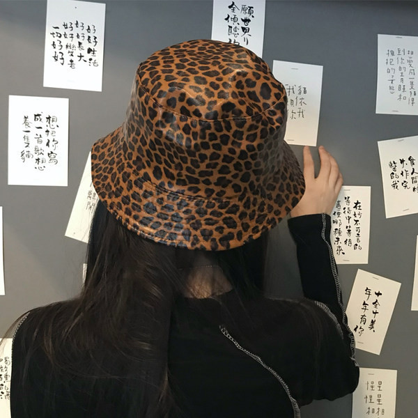 Palarie de vara dama cu imprimeu leopard tip pescuit