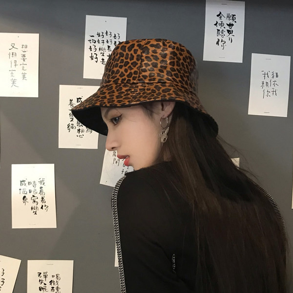 Palarie de vara dama cu imprimeu leopard tip pescuit