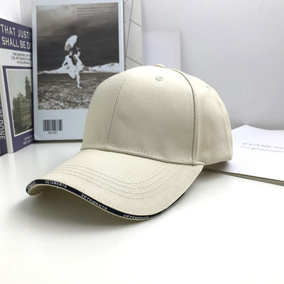 Pălărie modernă pentru femei cu vizor - în mai multe culori