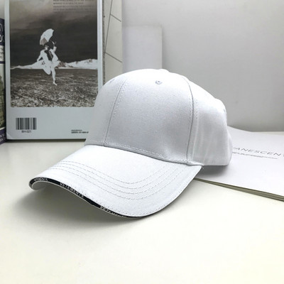 Pălărie modernă pentru femei cu vizor - în mai multe culori