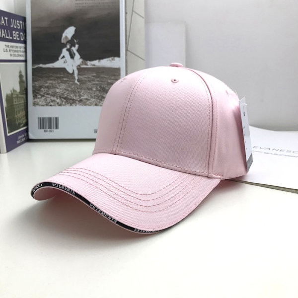 Pălărie modernă pentru femei cu vizor - în mai multe culori