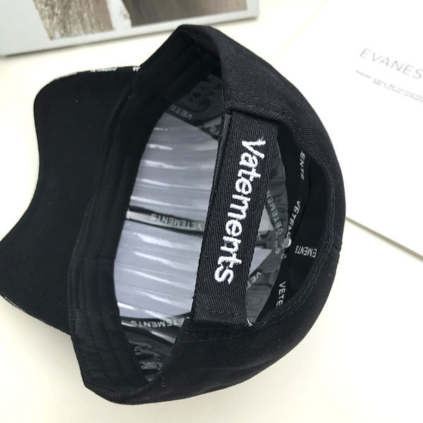 Pălărie modernă pentru femei cu vizor - în mai multe culori