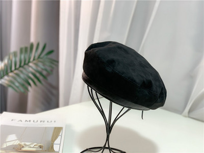 Γυναικείο καπέλο μπερέ από οικολογικό σουέτ