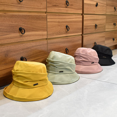 Γυναικείο καπέλο σε διάφορα χρώματα