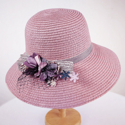 Γυναικείο καπέλο διακοσμημένο με λουλούδια και γείσο