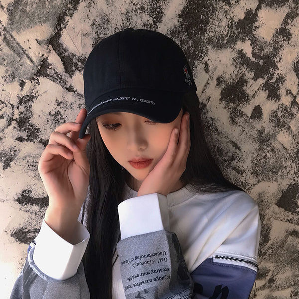 Palarie de dama model nou cu inscriptie si broderie