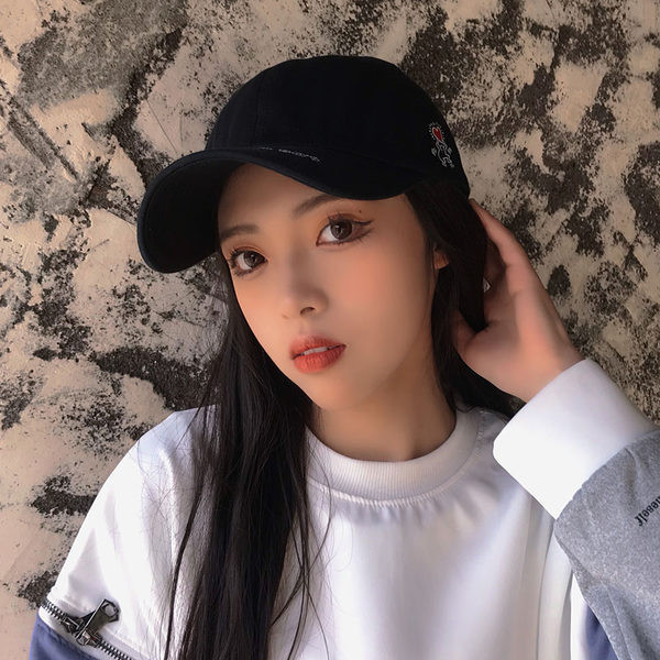 Palarie de dama model nou cu inscriptie si broderie