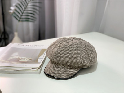 Palarie tip bereta in carouri pentru femei