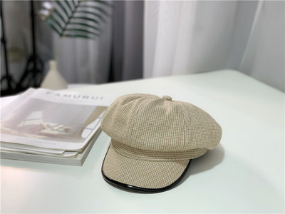 Palarie tip bereta in carouri pentru femei