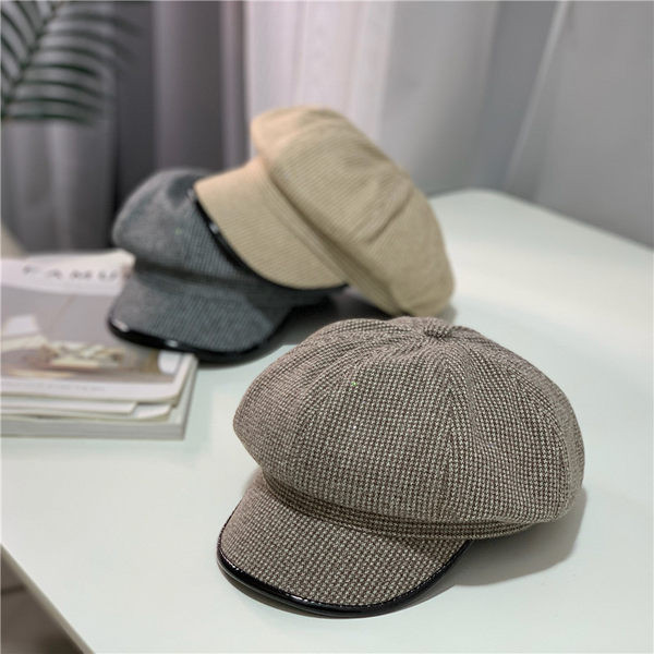 Palarie tip bereta in carouri pentru femei