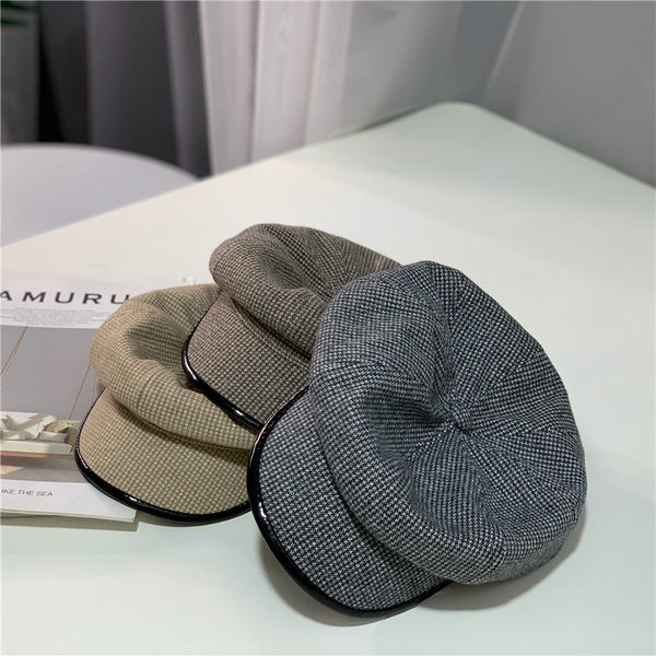 Palarie tip bereta in carouri pentru femei