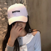 Γυναικείο καπέλο με επιγραφή σε διαφορετικά χρώματα