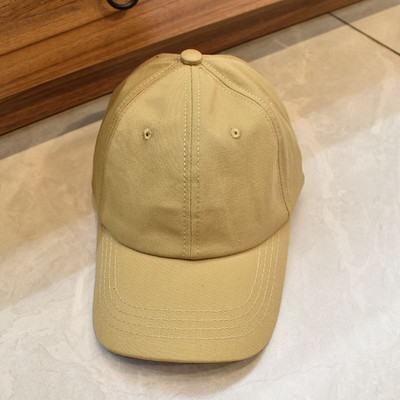 Ležerna kapa s vezom i šilterom