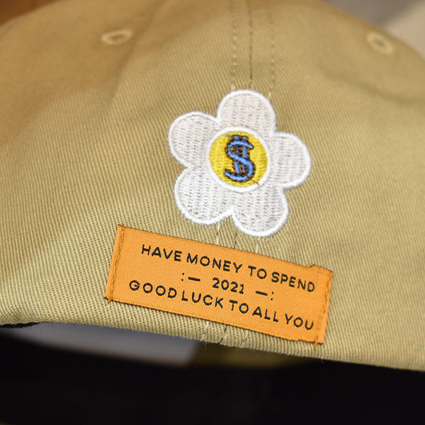 Ležerna kapa s vezom i šilterom