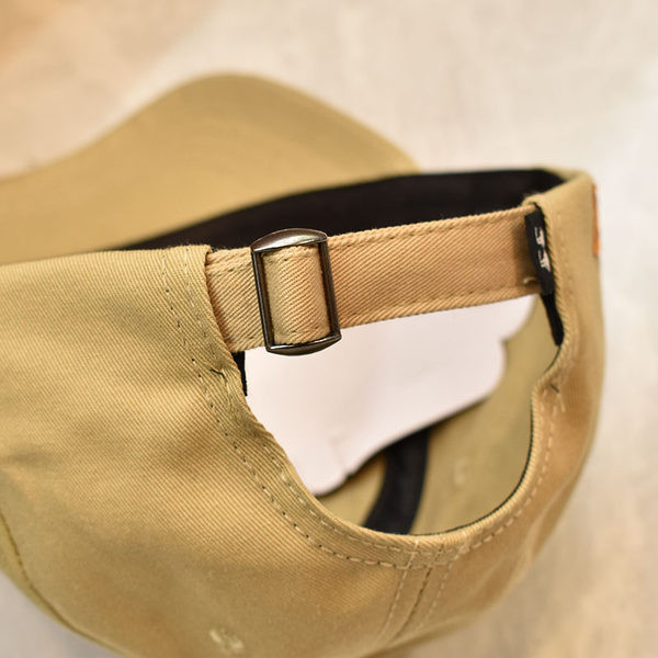 Ležerna kapa s vezom i šilterom