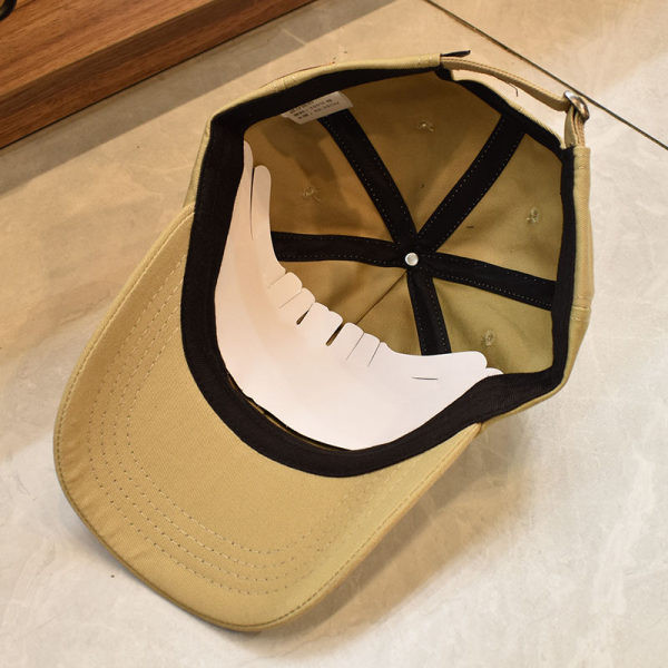 Ležerna kapa s vezom i šilterom