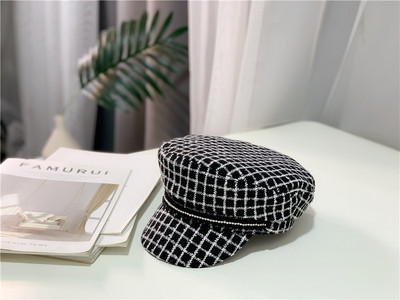 Καρό μπερέ διακοσμημένο με πέτρες