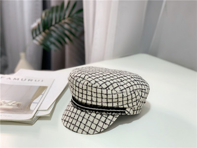 Καρό μπερέ διακοσμημένο με πέτρες