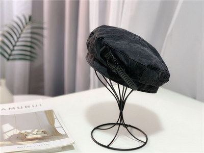 Pălărie cu beretă textilă cu închizătoare metalică