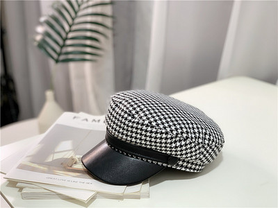 Bereta in carouri cu viziera din piele ecologica