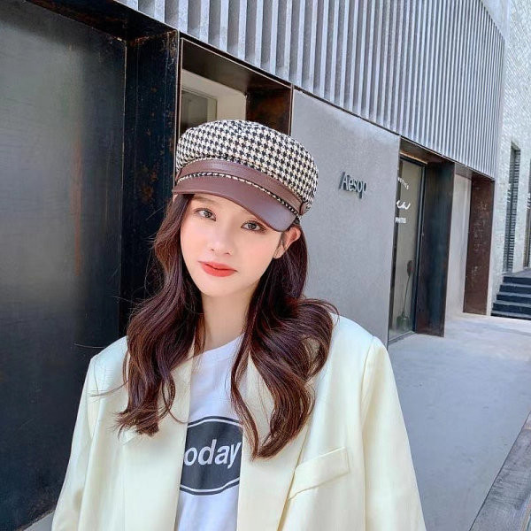 Bereta in carouri cu viziera din piele ecologica