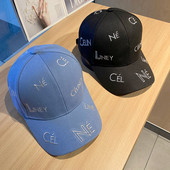 Pălărie de damă cu inscripții și vizor