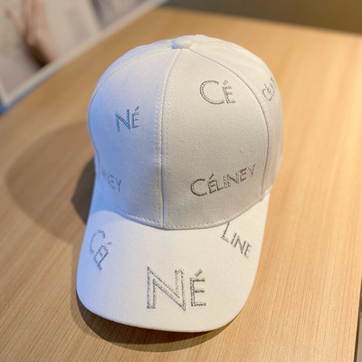 Pălărie de damă cu inscripții și vizor