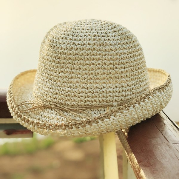 Pălărie de paie pentru femei cu vizor și panglică