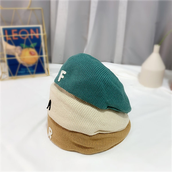 Palarie de dama tricotata tip bereta