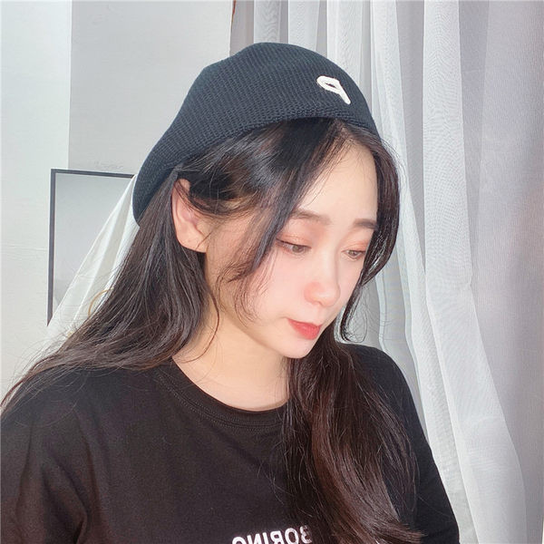 Palarie de dama tricotata tip bereta