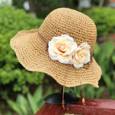 Καλοκαιρινό γυναικείο καπέλο με τρισδιάστατα λουλούδια και κορδέλα