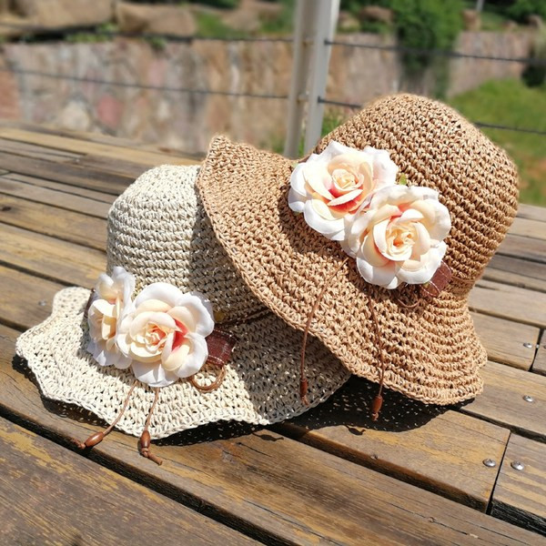 Καλοκαιρινό  γυναικείο καπέλο με τρισδιάστατα λουλούδια και κορδέλα