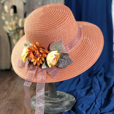 Γυναικείο καπέλο με τρισδιάστατα λουλούδια και κορδέλα