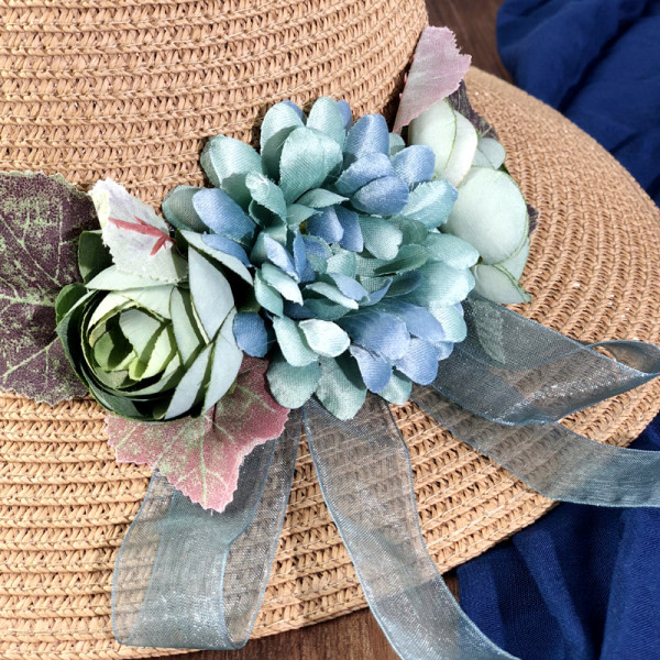 Γυναικείο καπέλο με τρισδιάστατα λουλούδια και κορδέλα