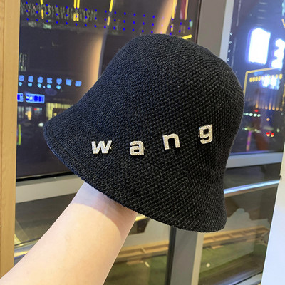 Palarie moderna de dama cu litere metalice - tip pescuit