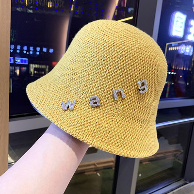 Palarie moderna de dama cu litere metalice - tip pescuit