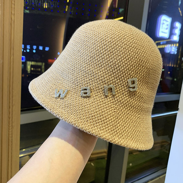 Palarie moderna de dama cu litere metalice - tip pescuit