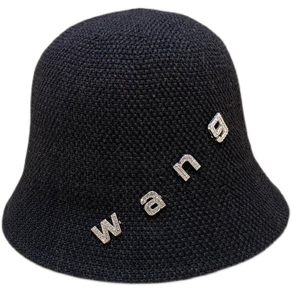 Palarie moderna de dama cu litere metalice - tip pescuit