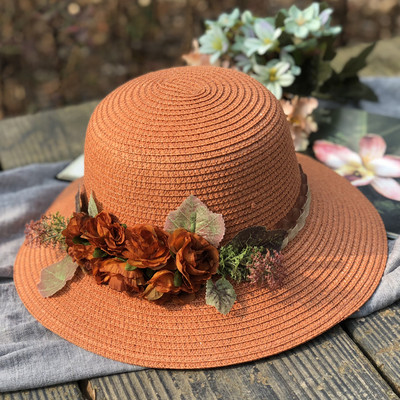 Pălărie de paie pentru femei modernă cu flori