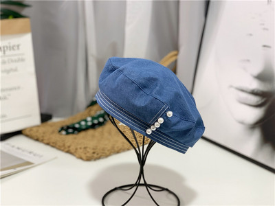 Beretă de damă cu decor de perle