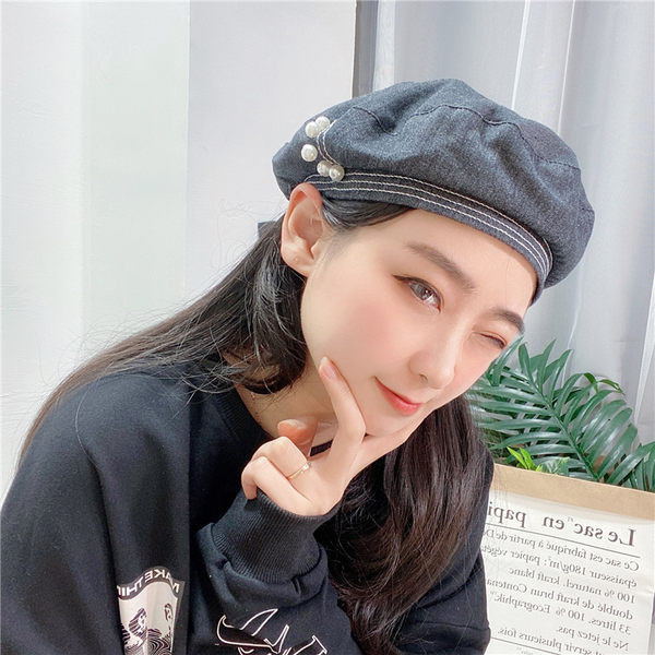 Beretă de damă cu decor de perle