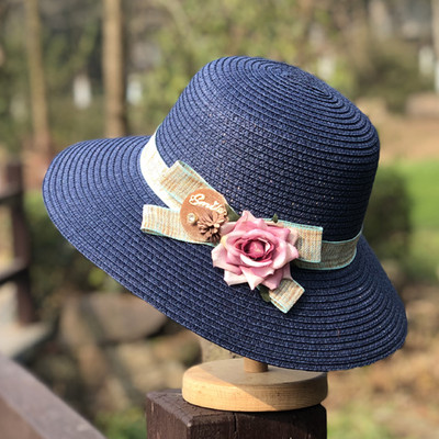 Palarie de dama de vara decorata cu flori si vizor