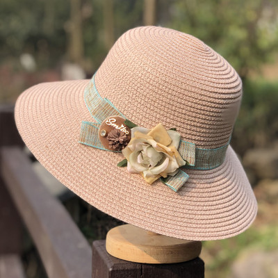 Palarie de dama de vara decorata cu flori si vizor