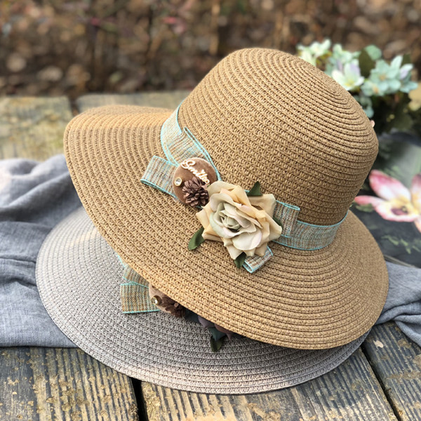 Palarie de dama de vara decorata cu flori si vizor