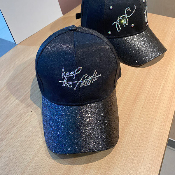 Pălărie strălucitoare de femei moderne cu pietre