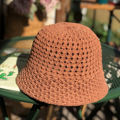 Palarie de dama tricotata potrivita pentru vara