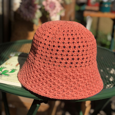 Palarie de dama tricotata potrivita pentru vara